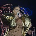 Milica Pavlović sedi na tronu kao kraljica: Otvorila koncert u Skoplju cela u zlatu i bacila publiku u trans: "Jako sam…