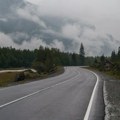 Danas osetno svežije, na istoku i jugu kiša i pljuskovi sa grmljavinom