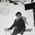 Jubilej 100 godina od premijere legendarnog nemog humorističkog filma: "Zlatna groznica" Čarlija Čaplina 26. juna…