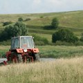Traktor se prevrnuo, pa pregazio čoveka! Užas nadomak Obrenovca