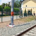 Hodanje po šinama zabranjeno i životno rizično: Železnice apeluju na građane da ne prilaze kolosecima
