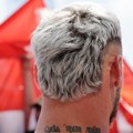 Arnautović stigao u Beograd i zapevao sa "Delijama" na aerodromu