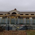 Građani više ne nasedaju: Protest ispred Gradske tržnice u Kragujevcu čija obnova još uvek nije zavšena