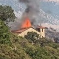 Hiljade ljudi evakuisano u Albaniji: U požarima do temelja izgorele dve pravoslavne crkve! (video)