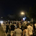 Protest Zborova "Večeras čistimo Grad - sloboda ostaje": Počelo okupljanje kod Rektorata