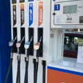 Na pumpama u Srbiji porasla tražnja goriva, građani toče pune rezervoare