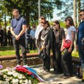 Tužne scene u selima kod Mladenovca, stigli i roditelji žrtava iz "Ribnikara": Obeležava se godišnjica zločina