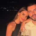 Veliko slavlje u domu estradnog para: Obeležili 10 godina braka na romantičnoj večeri, imaju tri sina, čestitke pljušte