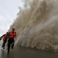 Uzbuna na jugu Japana, tutnji ogromnom brzinom! Stiže oluja neslućenih razmera, hitno zatvoren aerodrom na Okinavi, u toku je…
