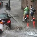 Nevreme paralisalo italiju: Žena poginula u poplavama: Odroni i bujice zatvorili puteve (foto, video)
