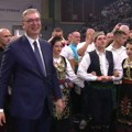 Vučić na mitingu u Kragujevcu najavio prosečnu penziju od 520 evra u januaru