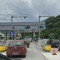 Kao da je "pik" sezone! Kilometarske kolone vozila pred ulazak na crnogorski auto-put: "Čeka se i do sat vremena" (foto)