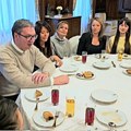 Ovako izgleda druženje u trpezariji kod predsednika Srbije Takvog ga niste videli, evo ko je još za stolom i zašto im je…