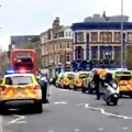 Muškarac samostrelom sejao haos: Drama u Londonu: Pokušao da uđe u zgradu, policija ga upucala