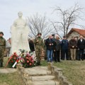 Položeni venci kraj spomenika „Talac“ na Metinom brdu