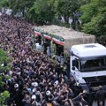 Sanduk prekriven zastavom: Iran sahranjuje predsednika VIDEO