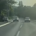 Dobro pogledajte, vozi u rikverc Novi snimak "lude" vožnje beogradskim ulicama, kvar ili bahatost (VIDEO)