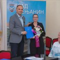 Gradonačelnik uručio ugovore korisnicima koji su ostvarili pravo po konkursu za razvoj starih zanata Zrenjanin - Konkurs za…