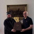 Vučević posetio srpski manastir na Dalj planini: Vladiki poklonio relikviju koja svedoči o srpskoj državnosti