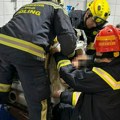 Devojčica se zaglavila u sušilici za veš: Vatrogasci se ceo sat mučili da je spasu, pogledajte fotografije