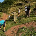 Mistično mesto na granici sa Bugarskom: Nalazi se na 2.000 metara, na vrhu ima uklesan krst i ovu reč (snimak)
