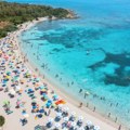 Na čuvenoj plaži zabranjeni peškiri: Prekršaj se plaća 100 evra, paprene kazne ako ponesete kamen ili školjku