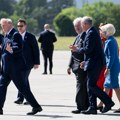 Neprijatna situacija za Trampa: Stigao na samit G7 u Francuskoj, ali ga Makron nije lično dočekao na aerodromu! (foto/video)