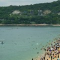 Ovo je najposećenija plaža na svetu, na njoj boravi 200.000 ljudi: Turisti se žale, ne mogu da dođu do vode