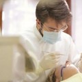SKUP OSMEH Stomatolozi upozoravaju da zube prekontrolišete pre odmora, CENE U INOSTRANSTVU PAPRENE