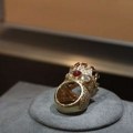 VIDEO: Tupakov prsten prodat za rekordnih milion dolara