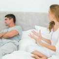 Ovaj problem u krevetu mnogo utiče na parove i sve češće traže pomoć: Bračni savetnik otkriva šta je fabing i kako…