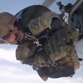 Napad ruskih padobranaca na položaje vsu "Ukrajinske snage se upravo povlače" (video)