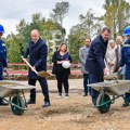 FOTO, VIDEO: Đurić i Mirović položili kamen temeljac za novu zgradu OŠ "Miloš Crnjanski"