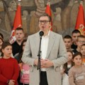 Još jedno predizborno obećanje Vučića: Mimo Ustava obećava sada i po 10.000 za srednjoškolce