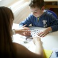 U Beogradu 870 dece sa smetnjama u razvoju ima ličnog pratioca: Kako se oni biraju i ko kontroliše njihov rad?