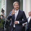 Princ Hari dobio sudski spor: Tabloid mora da mu plati 163.000 evra odštete