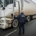 Gužve na graničnim prelazima: Kamioni na Batrovcima čekaju i do osam sati
