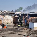 Локализован пожар у новосадском насељу Бангладеш, 40 ватрогасаца се борило са ватром
