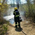 Veliki Požar u Mladenovcu: Vatra bukti blizu cisterne sa gasom, vatrogasci u borbi sa stihijom (foto)