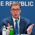 Vučić: "Ceo javni sektor dobiće povećanje plata za osam odsto, za prosvetu 12 odsto"