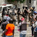 Potpuni haos na Haitiju: Demonstranti u sukobu sa policijom, mahali mačetama FOTO/VIDEO