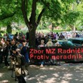 Trojici aktivista još mesec pritvora