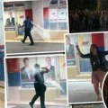 Neviđeni skandal u Novom Sadu - Blokaderi demolirali prostorije SNS-a: Čupali zastave Srbije i lomili prozore (video)