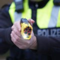 Dopuna arsenala oružja nemačkih policajaca: U upotrebi i elektrošokeri-tejzeri
