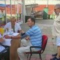 Preventivni pregledi održani Na Detelinarskoj pijaci Lekari savetovali građane kako da što duže ostanu zdravi