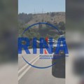 Skoro potpuno smrskana vozila i prevrnuta na krov: Žestok sudar najmanje dva putnička vozila kod Užica, ima povređenih (VIDEO)…