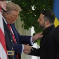 "Modna policija" Bele kuće konačno zadovoljna odećom Zelenskog: Stilista predsednika Ukrajine otkriva tajnu novog imidža