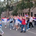 Pogledajte korteo navijača Srbije u Rigi: Zagrmela čuvena pesma, a onda i "Kosovo - Srbija"