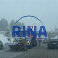 Sneg se ne šali na Zlatiboru - obelelo kao je decembar: Sve raspoložive jedinice na terenu, na putu moguća i poledica zbog…