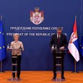 Ursula fon der Lajen u Beogradu, doček ispred Palate "Srbija"